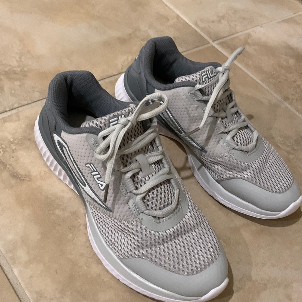 Tennis shoes for women